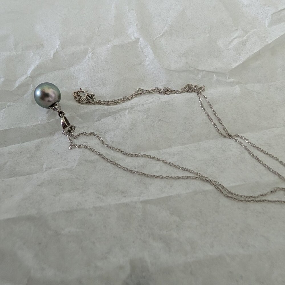 Tahitian black pearl with diamonds in white gold necklace